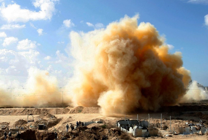 פיצוץ מנהרה בעזה (צילום: עבד ראחים חטיב, פלאש 90)
