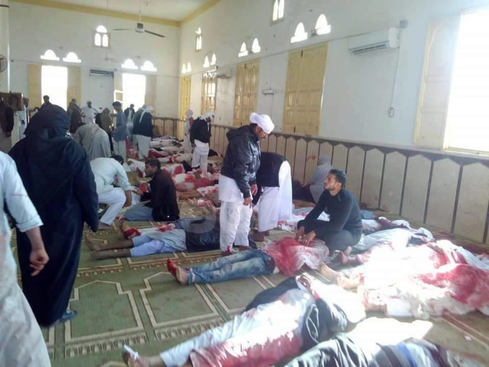 פצועים בפיגוע במסגד סמוך לאל עריש (צילום: רשתות ערביות)