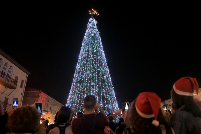 עץ חג מולד ביפו (צילום: מרים אלסטר, פלאש 90)
