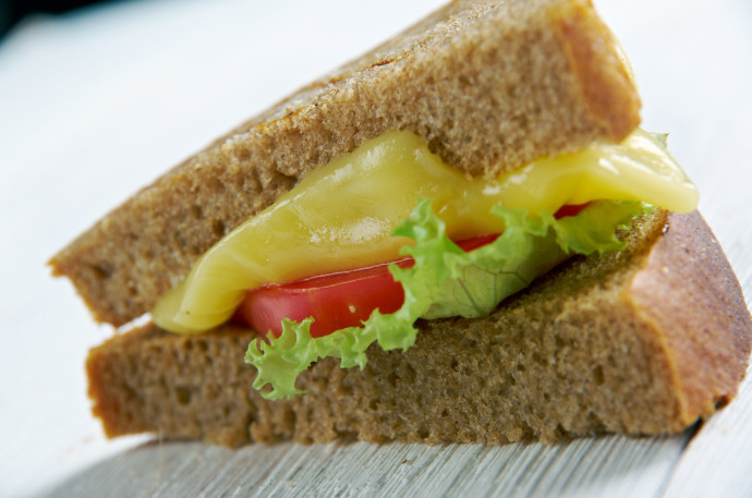 סנדוויץ' עם גבינה (צילום: אינג אימג')