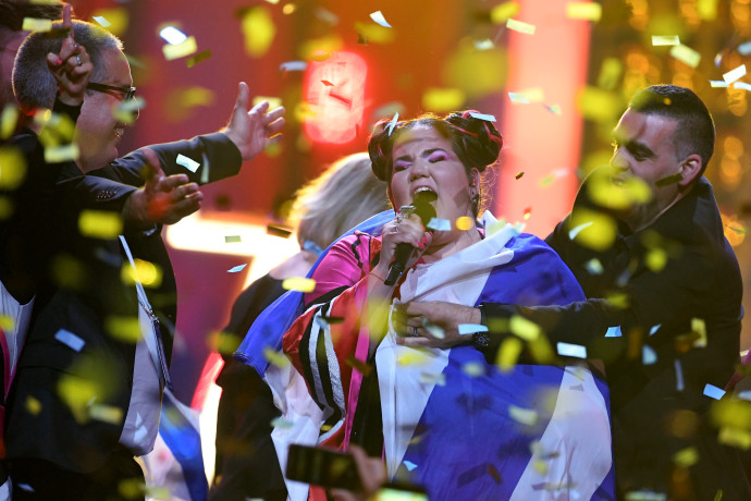 נטע ברזילי זוכה בגמר האירוויזיון (צילום: AFP)