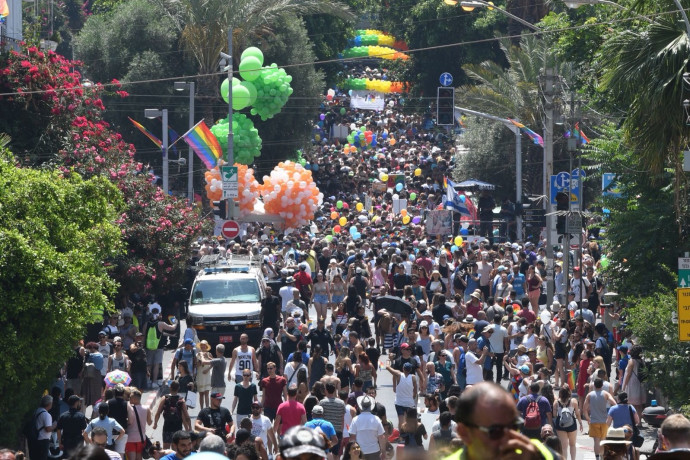 מצעד הגאווה 2018 יצא לדרך: אלפים חגגו ברחובות ת"א | חדשות ...