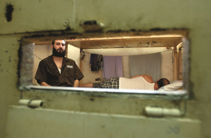 אסירי חמאס בכלא שקמה (צילום: אדי ישראל)