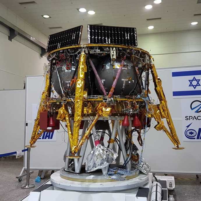 החללית הישראלית הראשונה על הירח (צילום: סתיו נמר)