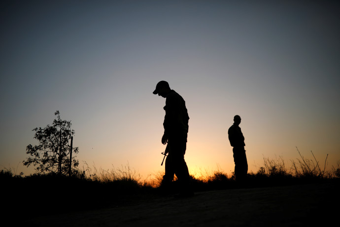 חיילי צה"ל בגבול רצועת עזה (צילום: רויטרס)
