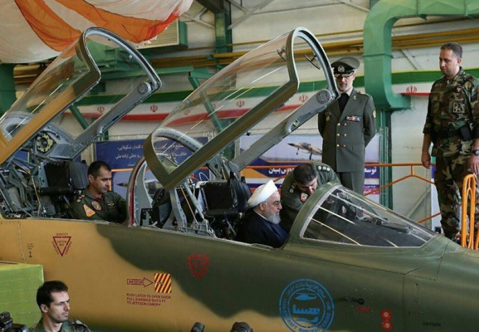 רוחאני במטוס הקרב החדש (צילום: רשתות ערביות)