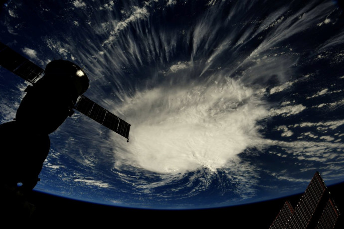 מבט על הוריקן פלורנס מהחלל (צילום: רויטרס)