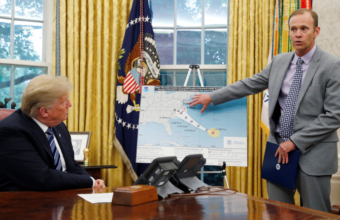טראמפ בדיון על ההכנות לקראת הוריקן פלורנס (צילום: רויטרס)