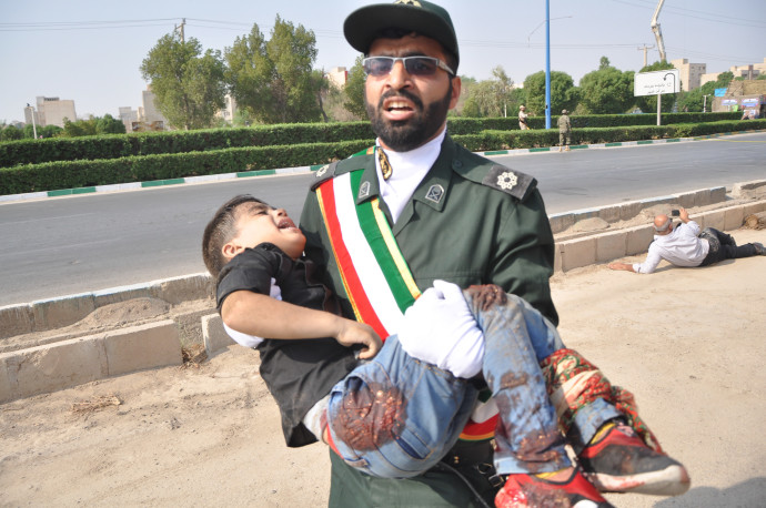 פיגוע במצעד צבאי באיראן (צילום: AFP)
