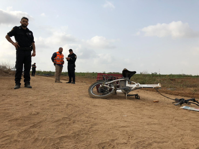 רוכב אופניים נהרג בתאונה במועצה האזורית חוף אשקלון (צילום: דוברות המשטרה)