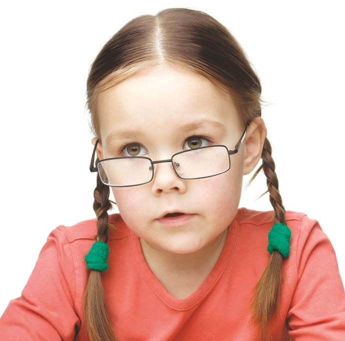 ילדה עם משקפיים (צילום: אינג אימג')
