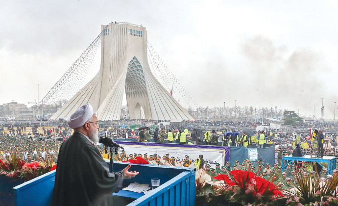 חסן רוחאני בחגיגות ה-40 למהפכה (צילום: AFP)