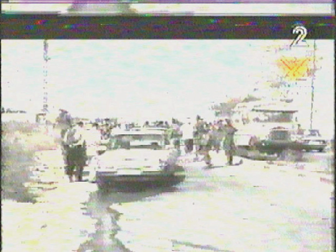 זירת הפיצוץ שהוביל למותם של אילן רועה וארז גרשטיין ז"ל (צילום: צילום מסך ערוץ 2)