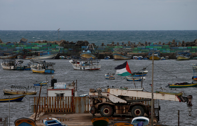 Bateaux de pêche dans un port de la bande de Gaza