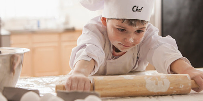 ילדים מבשלים (צילום: Jose Luis Pelaez Inc, gettyimages)