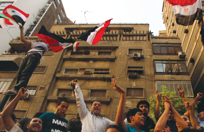 מהומות בשגרירות ישראל בקהיר (צילום: רויטרס)