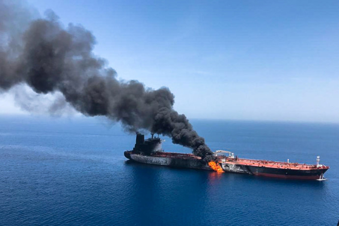 מכלית שהותקפה במפרץ עומאן (צילום: רויטרס)