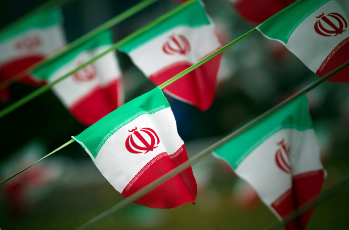 דגלי איראן (צילום: רויטרס)