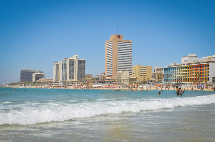 מלונות על חוף תל אביב (צילום: מאט הכטר, פלאש 90)