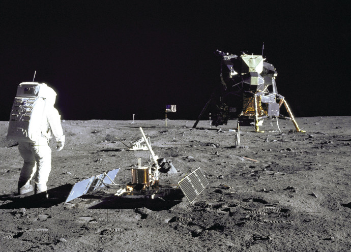 נחיתת אפולו 11 על הירח (צילום: רויטרס)