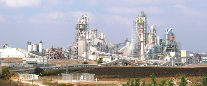 מפעל נשר ברמלה, ארכיון (צילום: ויקיפדיה)