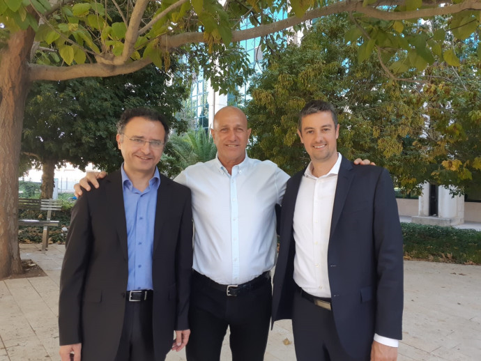 פרנק סטיבלט, דירקטור חדשנות מJM, שלומי בסון, מ"מ מנכ"ל קבוצת בזן אילון וניש, מנכ"ל חברת EDF- Renewables  ישראל (צילום: באדיבות בזן)