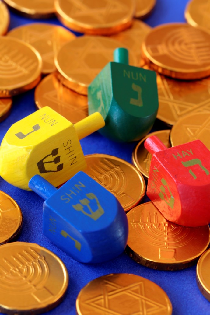 מטבעות שוקולד וסביבונים (צילום: אינגאימג')