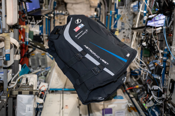 החליפה הישראלית בתחנת החלל הבינלאומית