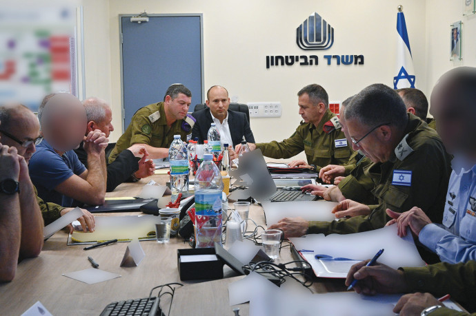 בן כספית: בנט נראה כמו שילוב בין פופאי לגראוצ'ו מרקס | מעריב