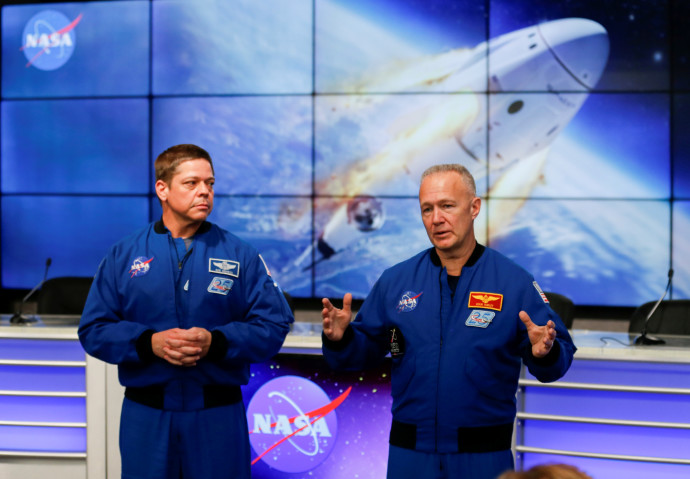 האסטרונאוטים בוב דאנקן ודאג הארלי (צילום: REUTERS/Joe Skipper)