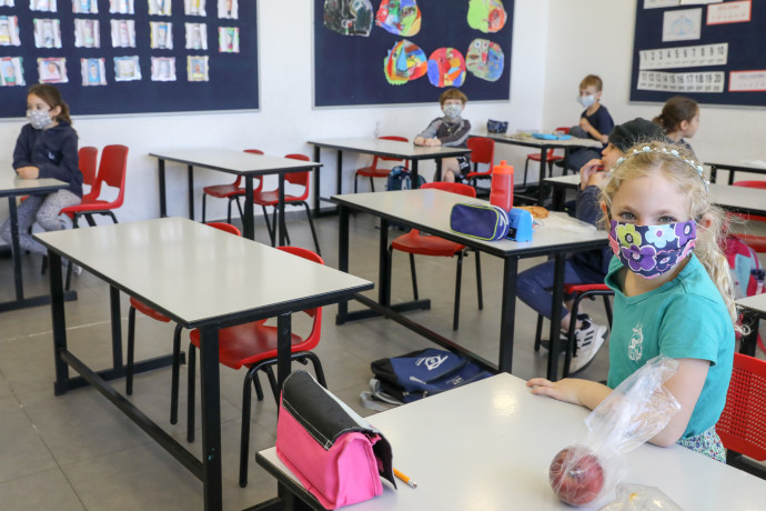קורונה: הלימודים בבתי הספר בישראל מתחדשים בהדרגה (למצולמים אין קשר לנאמר בכתבה) (צילום: מרק ישראל סלם)