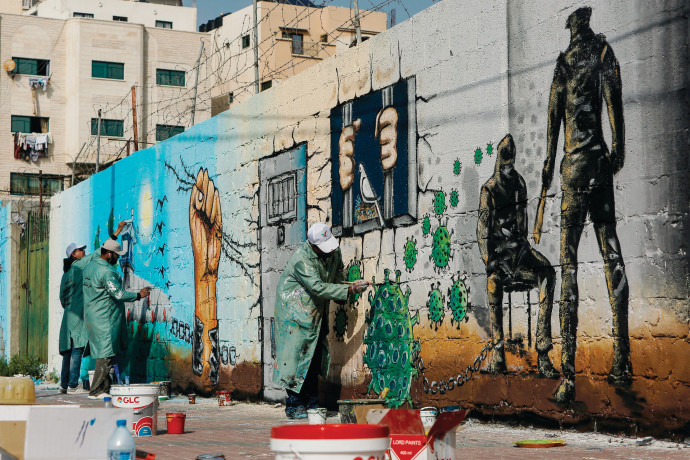 ציורי קיר בעזה המוקדשים לאסירים הפלסטינים (צילום: Getty images)