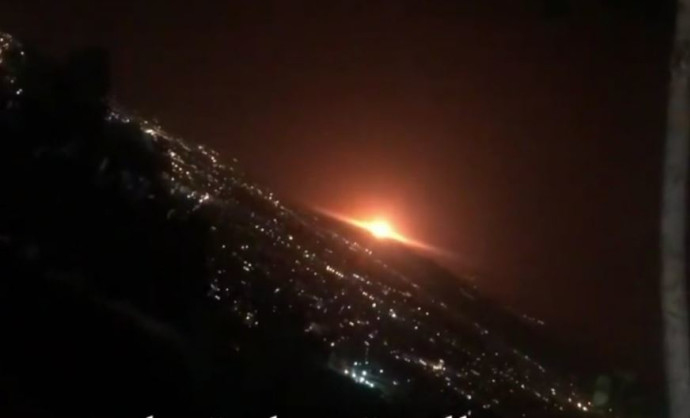 איראן: פיצוץ גדול מזרחית לטהרן (צילום: צילום מסך טוויטר)