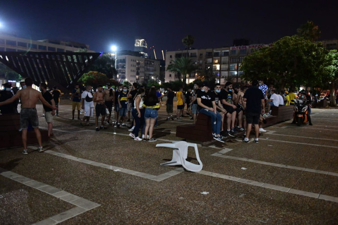 אליפות מכבי ת״א: האוהדים התפרעו בכיכר רבין, שמונה נעצרו ...