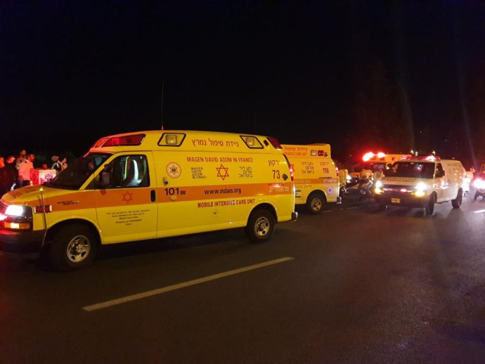 אמבולנס מד"א בלילה ניידת טיפול נמרץ נט"ן חושך