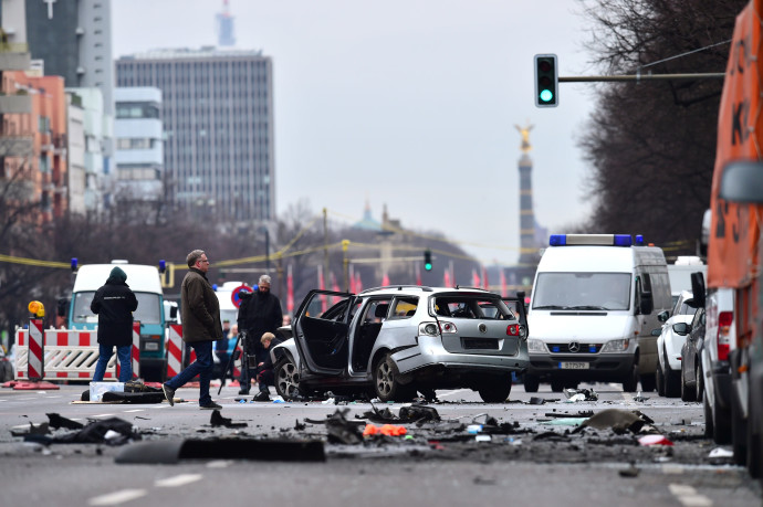 תאונת דרכים, אילוסטרציה (למצולמים אין קשר לנאמר בכתבה) (צילום: ODD ANDERSEN/AFP via Getty Images)