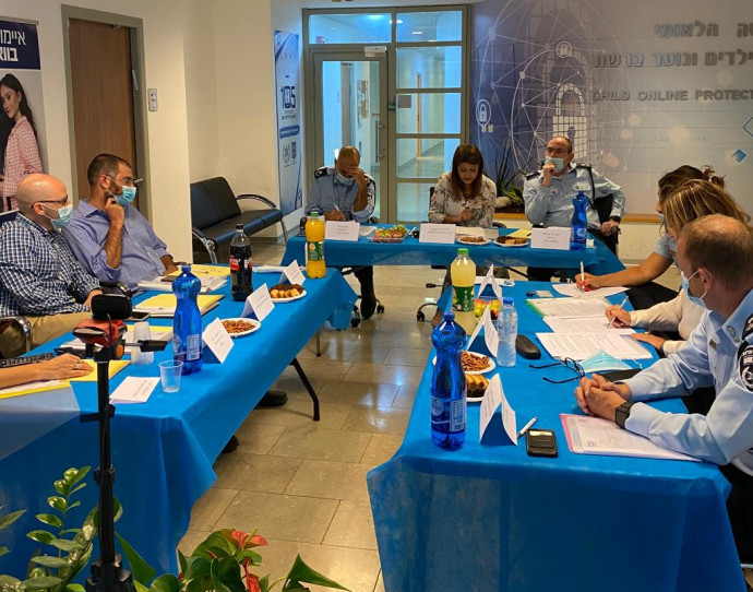 הוועדה שהקימה לוי-אבקסיס (צילום: המשרד לחיזוק וקידום קהילתי)