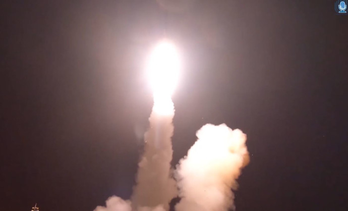 שיגור טיל חץ 2 (צילום: אגף דוברות והסברה, משרד הביטחון)