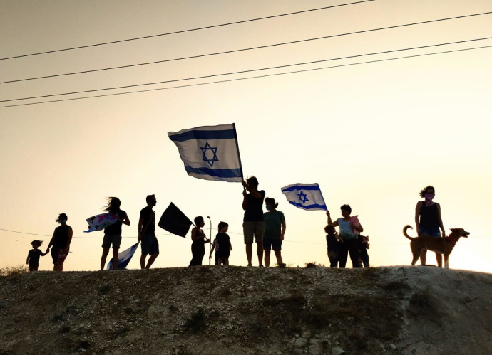 המחאה נגד נתניהו בנערן, בקעת הירדן (צילום: שירן בן יעקב)