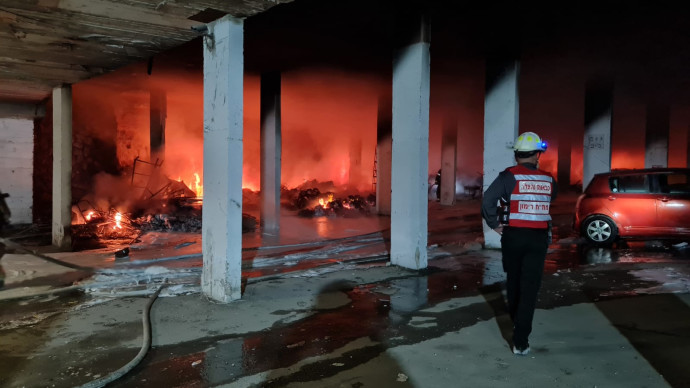 שריפה ברוממה: פרצה במתחם דירות בירושלים, עשרות משפחות ...