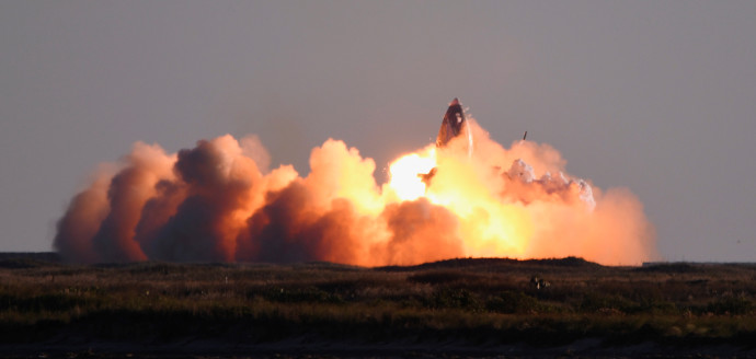 פיצוץ דגם המעבורת של SpaceX בנחיתה (צילום: spacex)