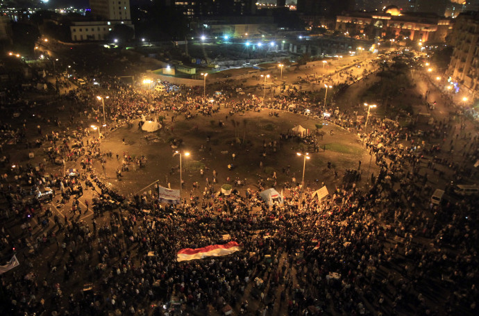 המפגינים בכיכר תחריר בקהיר (צילום:  REUTERS/Mohamed Abd El Ghany)
