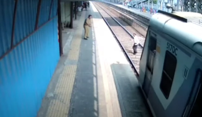 גבר ניצל מפגיעה של רכבת ברגע האחרון (צילום: צילום מסך יוטיוב)