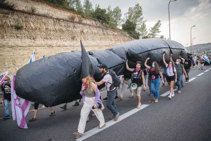 מחאה נגד פרשת הצוללות (צילום: יונתן זינדל, פלאש 90)