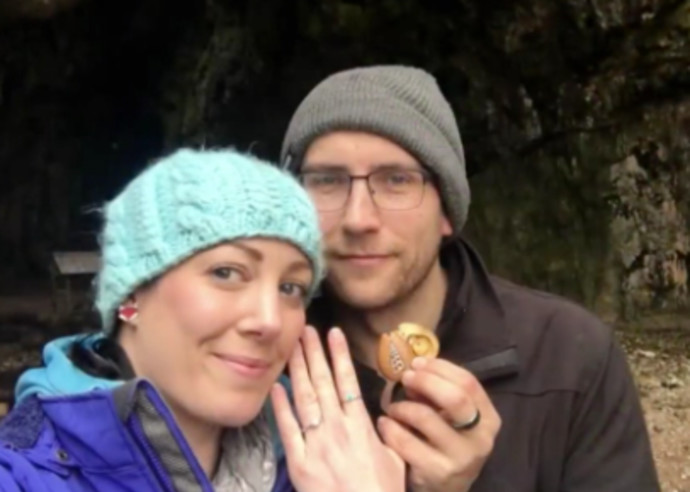 הצעת נישואין שארכה שנתיים (צילום: צילום מסך יוטיוב)