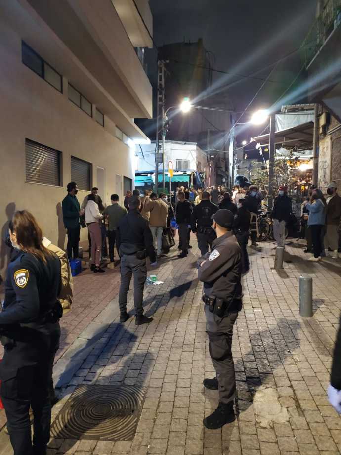 פיזור ההתקהלות בתל אביב (צילום: דוברות המשטרה)
