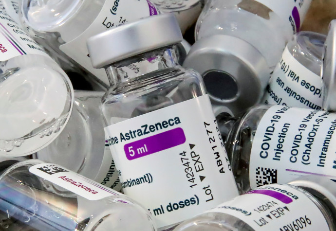 חיסון לקורונה של אסטרהזניקה (צילום: REUTERS/Yves Herman)