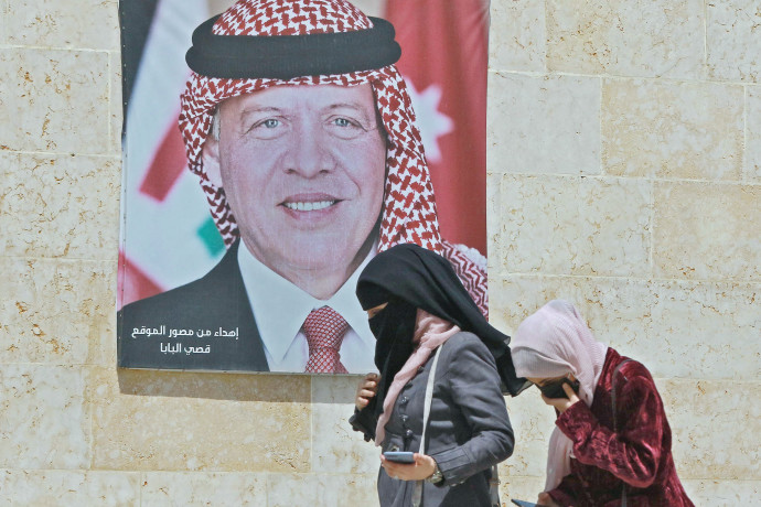 כרזה של עבדאללה בעמאן (צילום: Getty images)