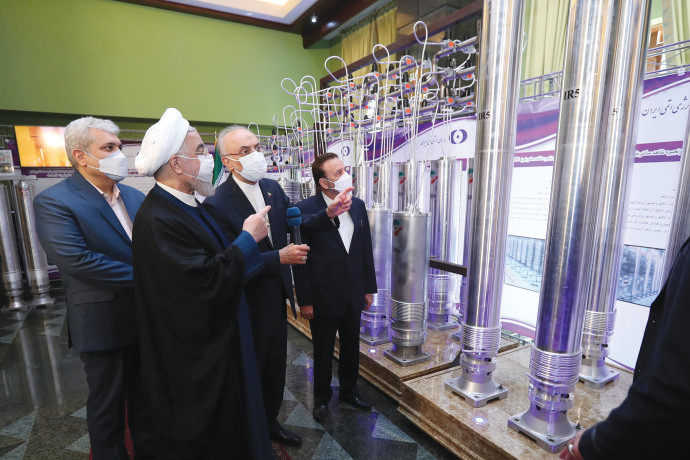 נשיא איראן חסן רוחאני מבקר במתקן גרעיני (צילום: רויטרס)