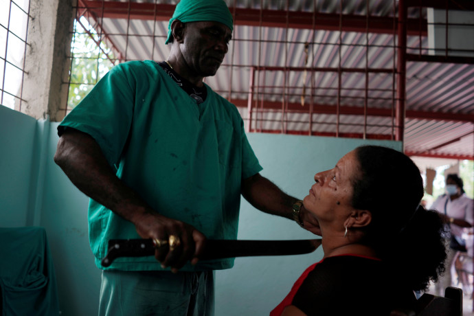 ג'וליאנט מנתח באמצעות מצ'טה